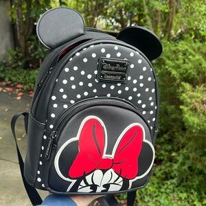 Disney parks lounge fly Minnie mouse backpack